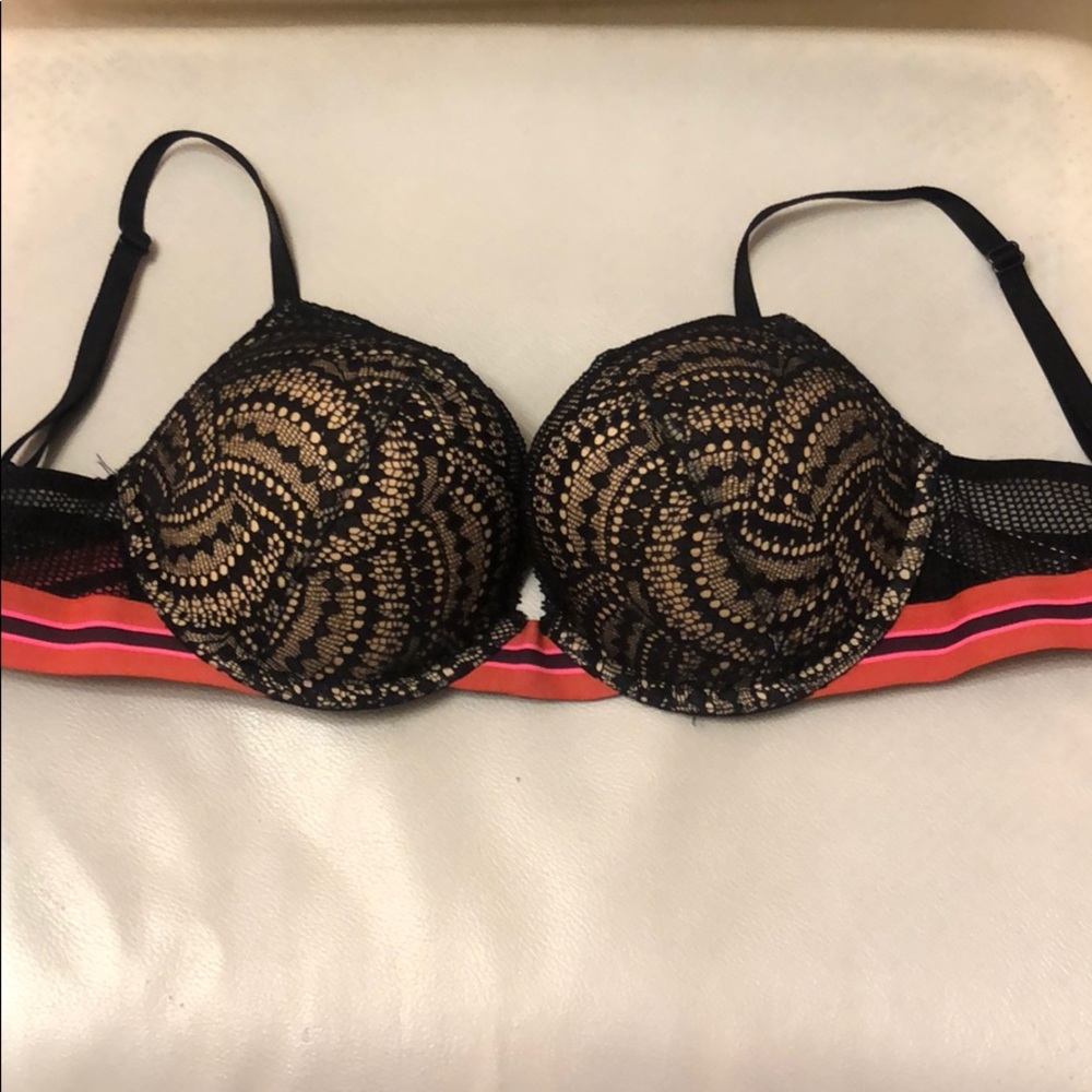 Bombshell Victoria’s Secret Bra